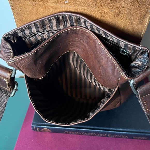 Jack Georges Brown Genuine Leather Voyager Horseshoe Crossbody Bag - Picture 10 of 14